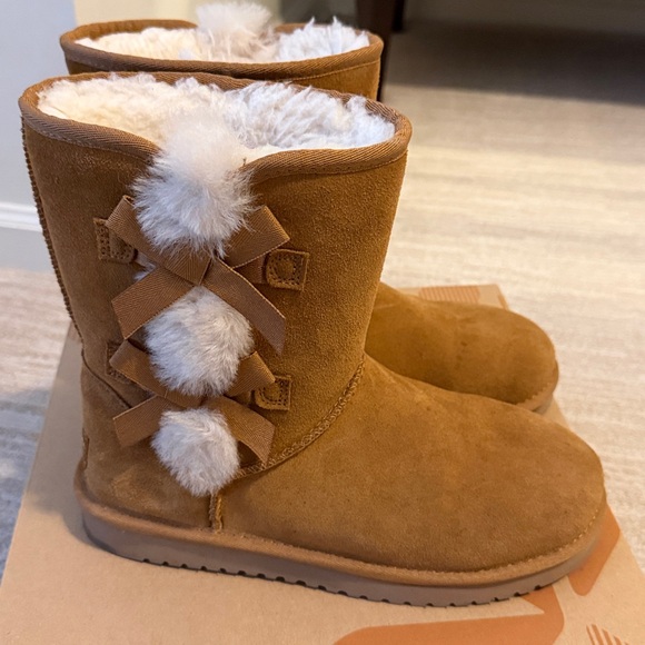 Kookaburra UGG Tan Suede Boots with Shearling Lining - Picture 1 of 7